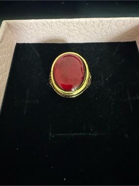 Vintage 1970s Gold-Tone Ring with Deep Red Oval Stone , Adjustable.
